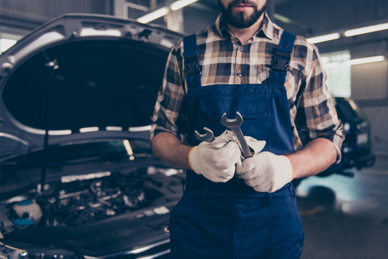 Technician ready to start service BMW car